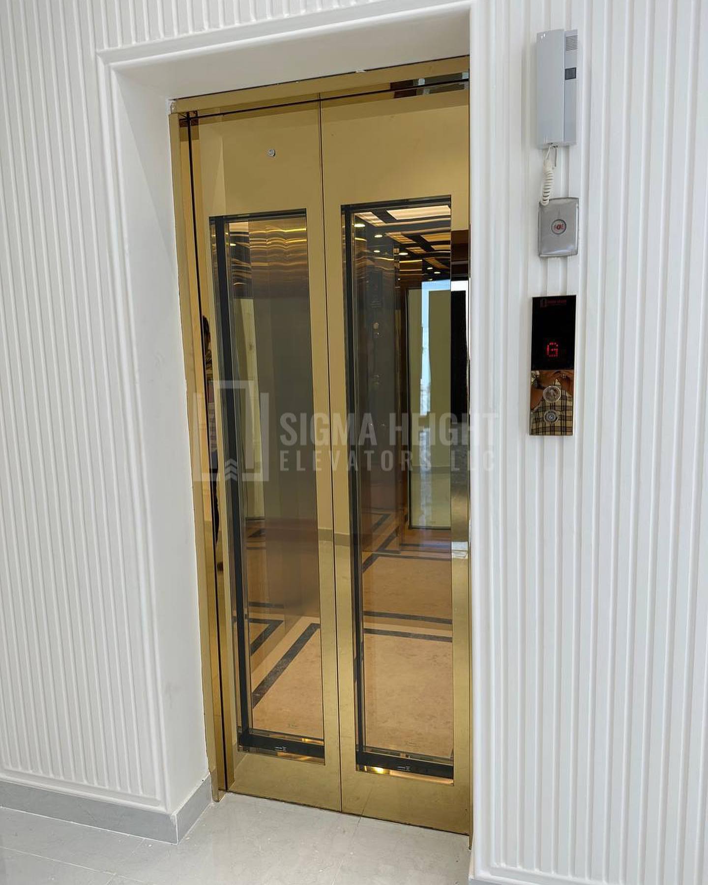 CARGO LIFTS UAE