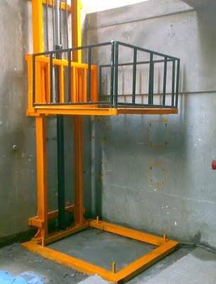 Hydraulic cargo lift UAE